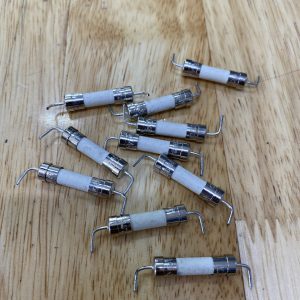 Cầu chì chân kim 8A sứ ( 20con )